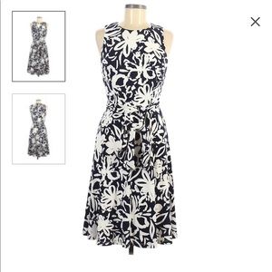 Casual mod flower print sleeveless dress